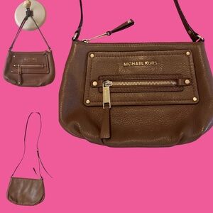 Michael Kors Brown Leather Crossbody/Shoulder Studded Purse/Credit Card Pockets